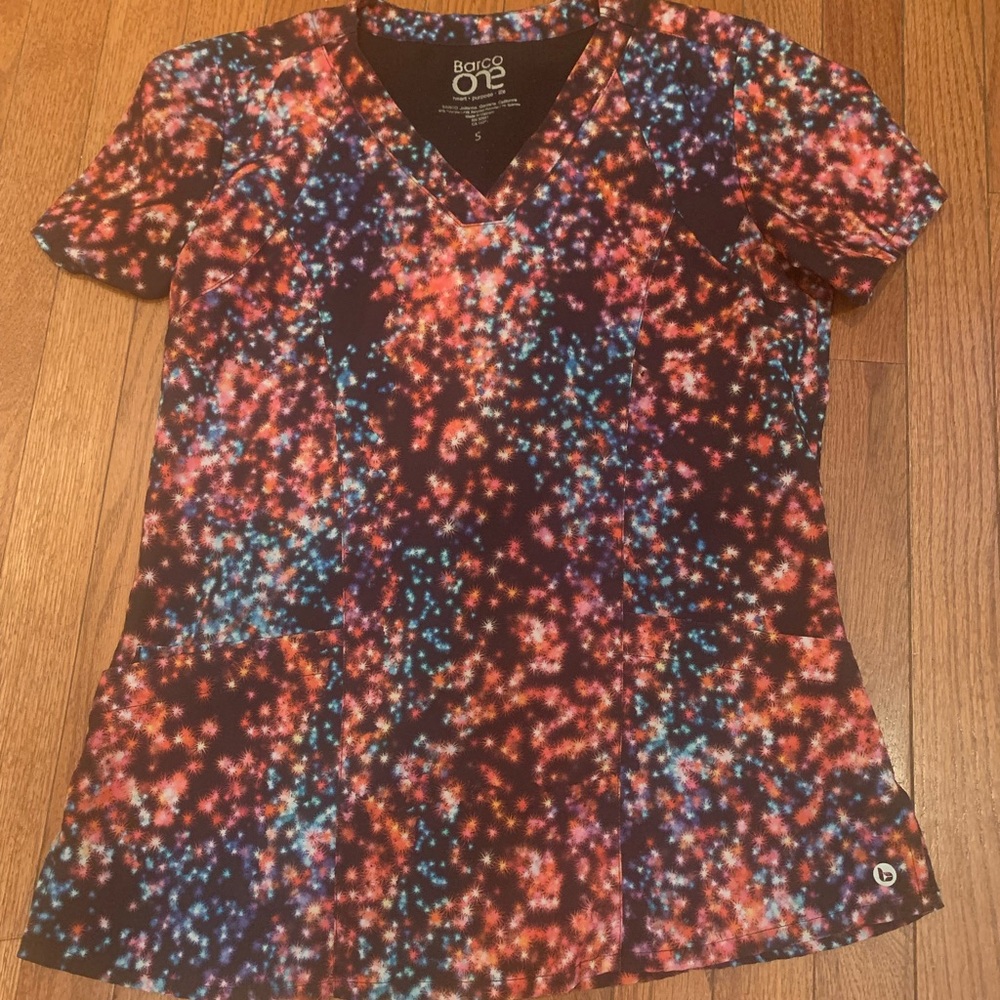 Barco one scrub top small